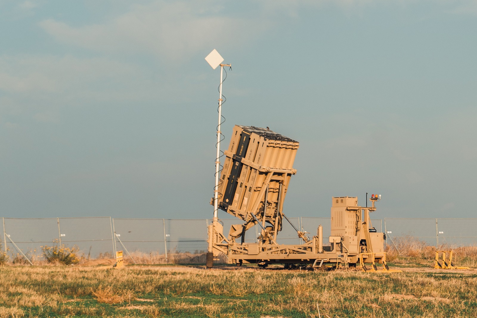 סוללת כיפת ברזל. הקמת כמה מסגרות הגנ''א במקביל בעת מלחמה ממושכת מצריכה ניהול סיכונים מהותי. צילום: אתר צה''ל