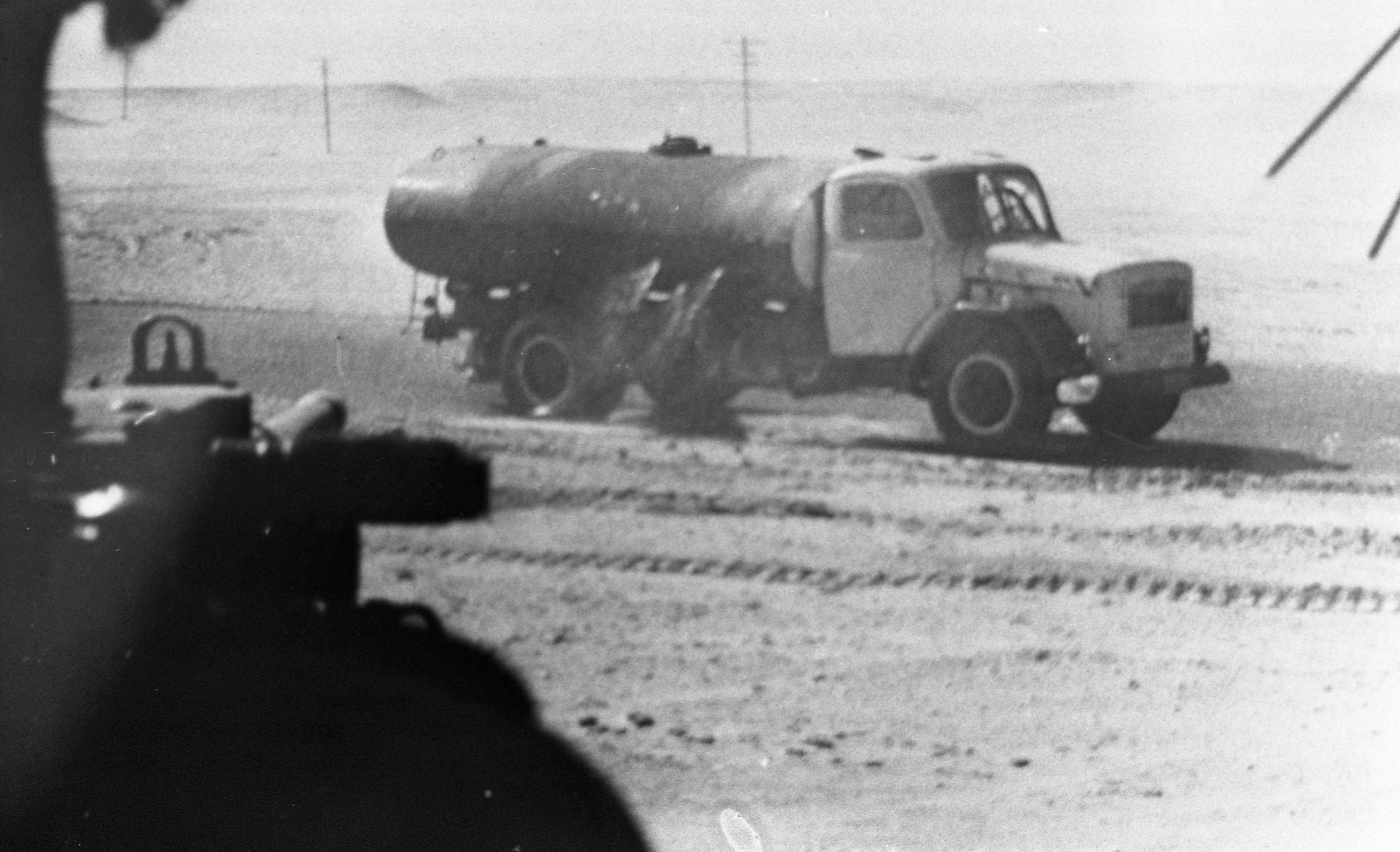 ירי מרקם צהלי על מכלית דלק מצרית. צילום: לע"מ, אוסף דן הדני