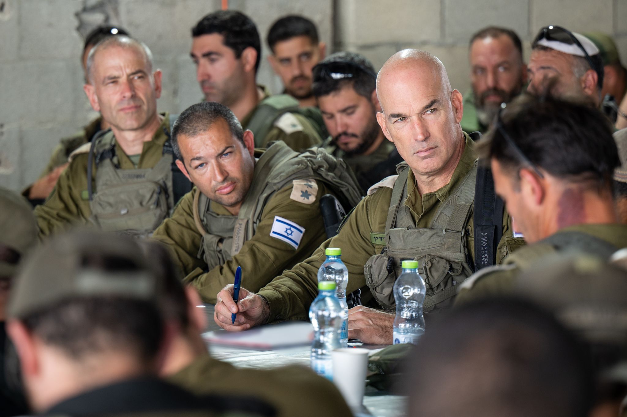 הכנות לאימון עם מפקד פצ"ן ומח"ט 179. הגם שהמתווה הכללי נקבע "מלמעלה", למפקדים היה חופש רב להשפיע על הנושאים המתורגלים ולהתאימם לנושאים שהיו מעוניינים לתרגל. צילום: דו"ץ