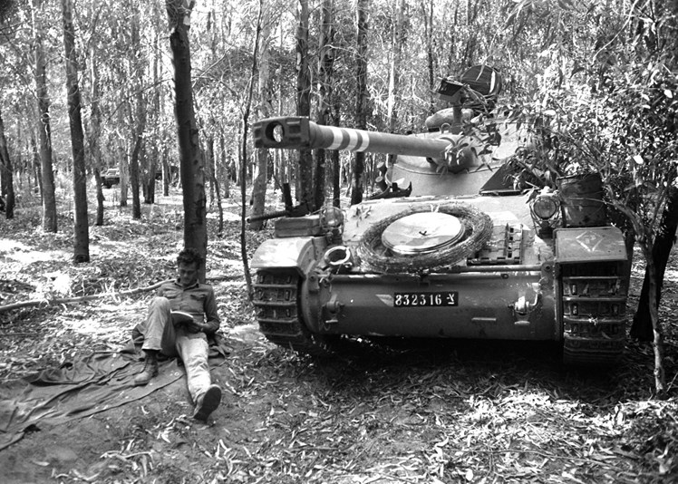 טנק AMX-13 בתקופת ההמתנה לפני מלחמת ששת הימים. צילום: לע"מ